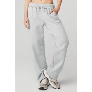 Alo Yoga Accolade Straight Leg Sweatpant Athletic Heather Grey